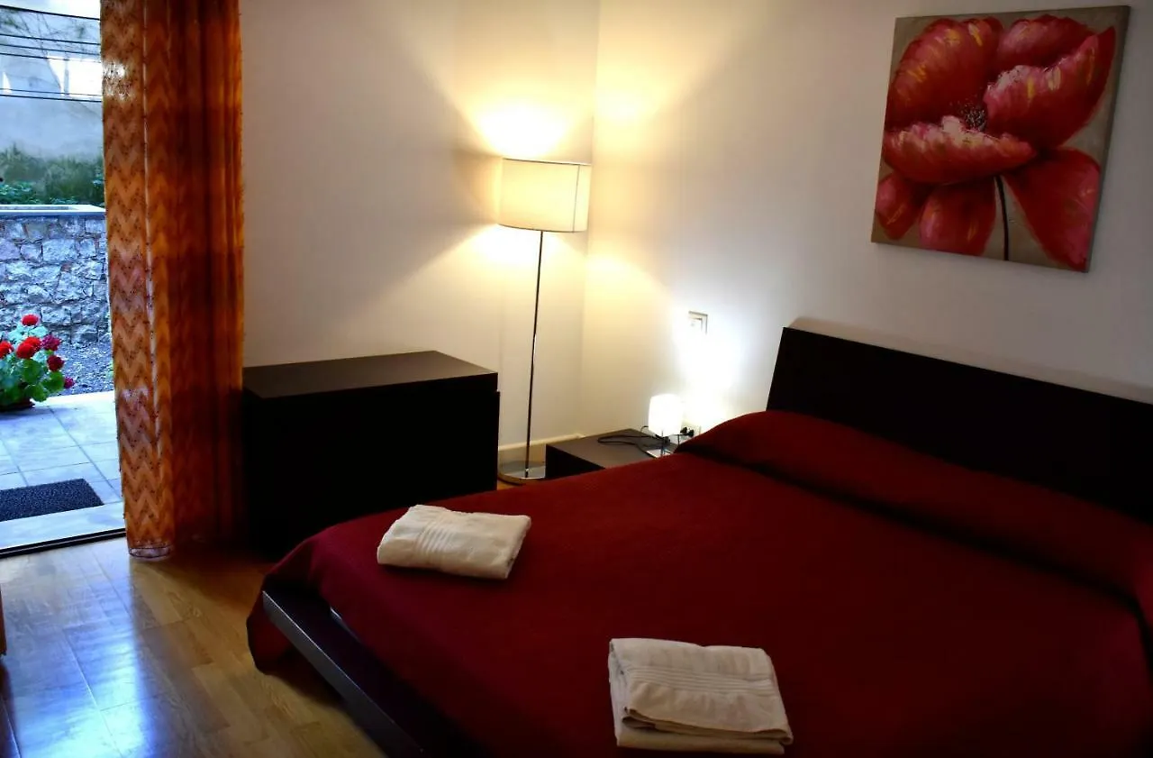 Taormina Sunny Apartment - Taormina Holidays